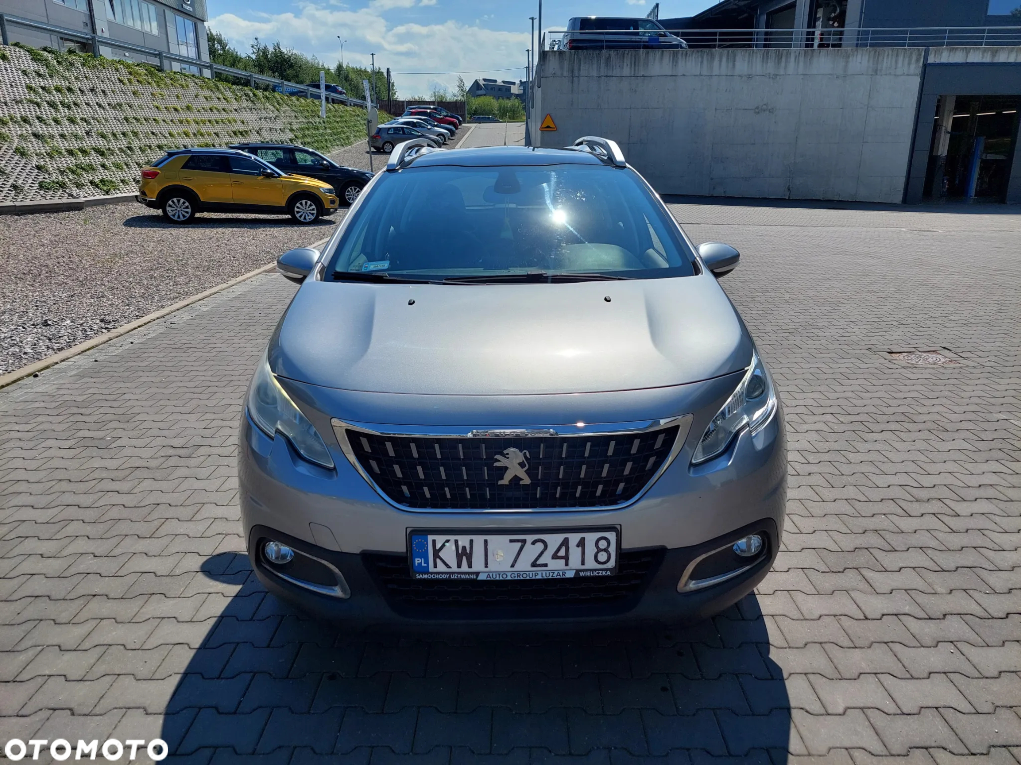 Peugeot 2008 - 8