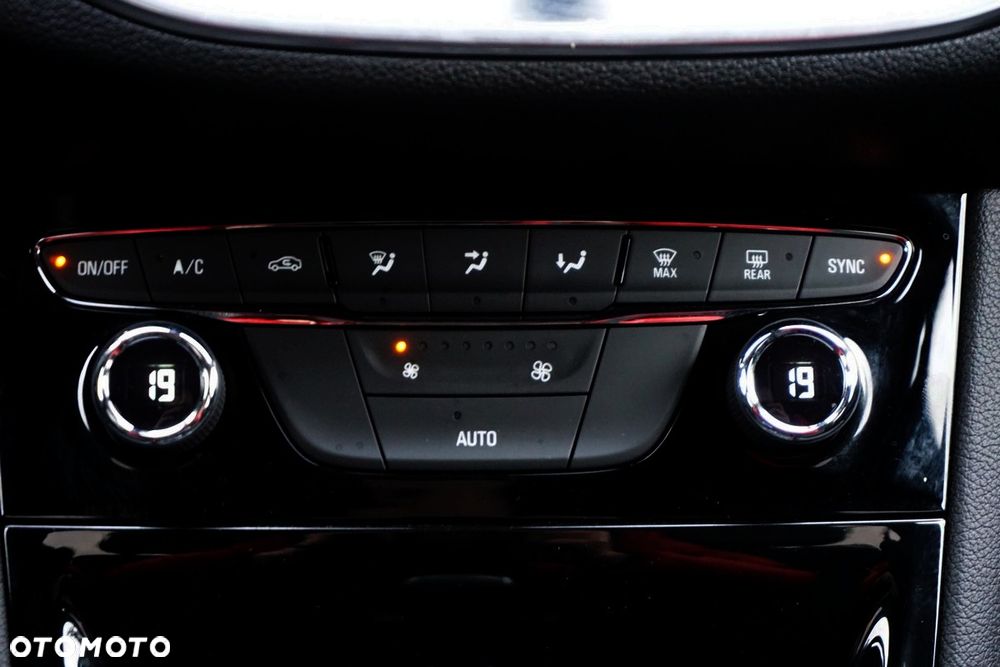 Opel Astra 1.4 Turbo Cosmo - 32