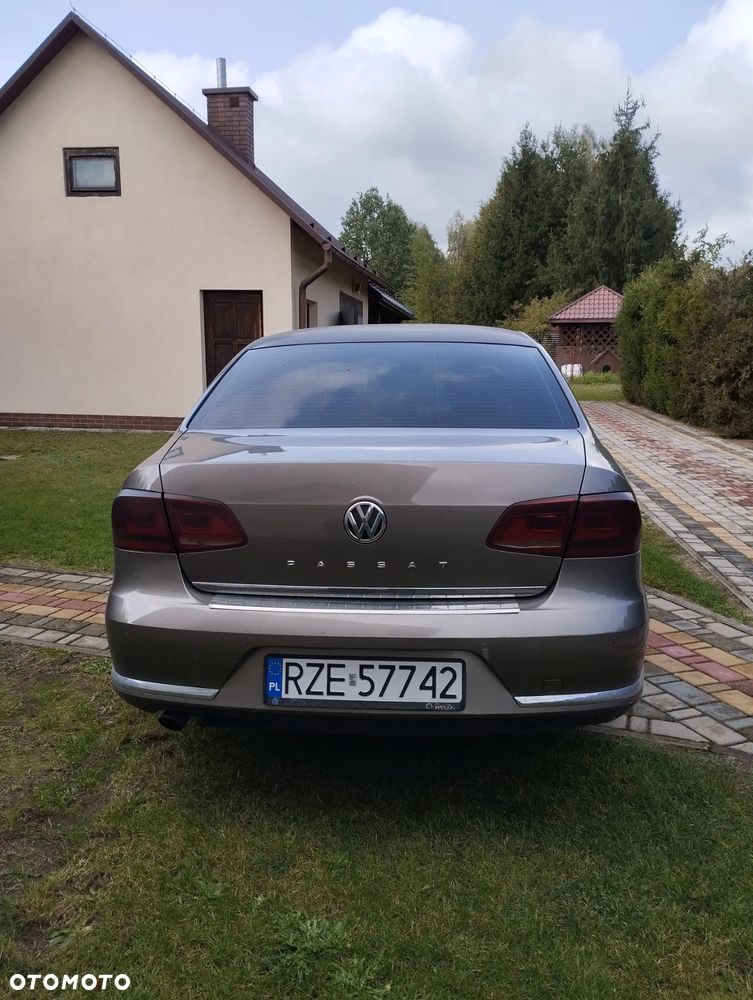 Volkswagen Passat 1.6 TDI Comfortline - 2