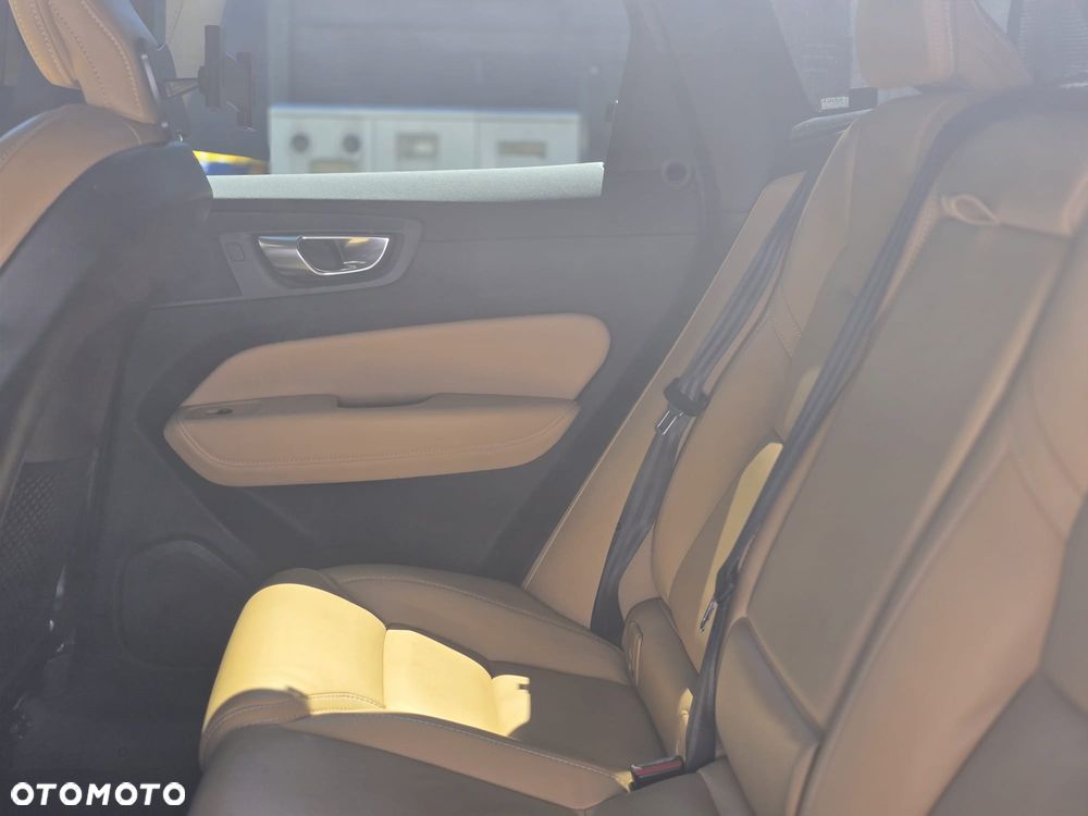 Volvo XC 60 B4 D AWD Plus Bright - 17