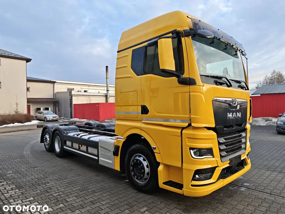 MAN TGX 26.470 6X2 oś skrętna rama do zabudowy - 2