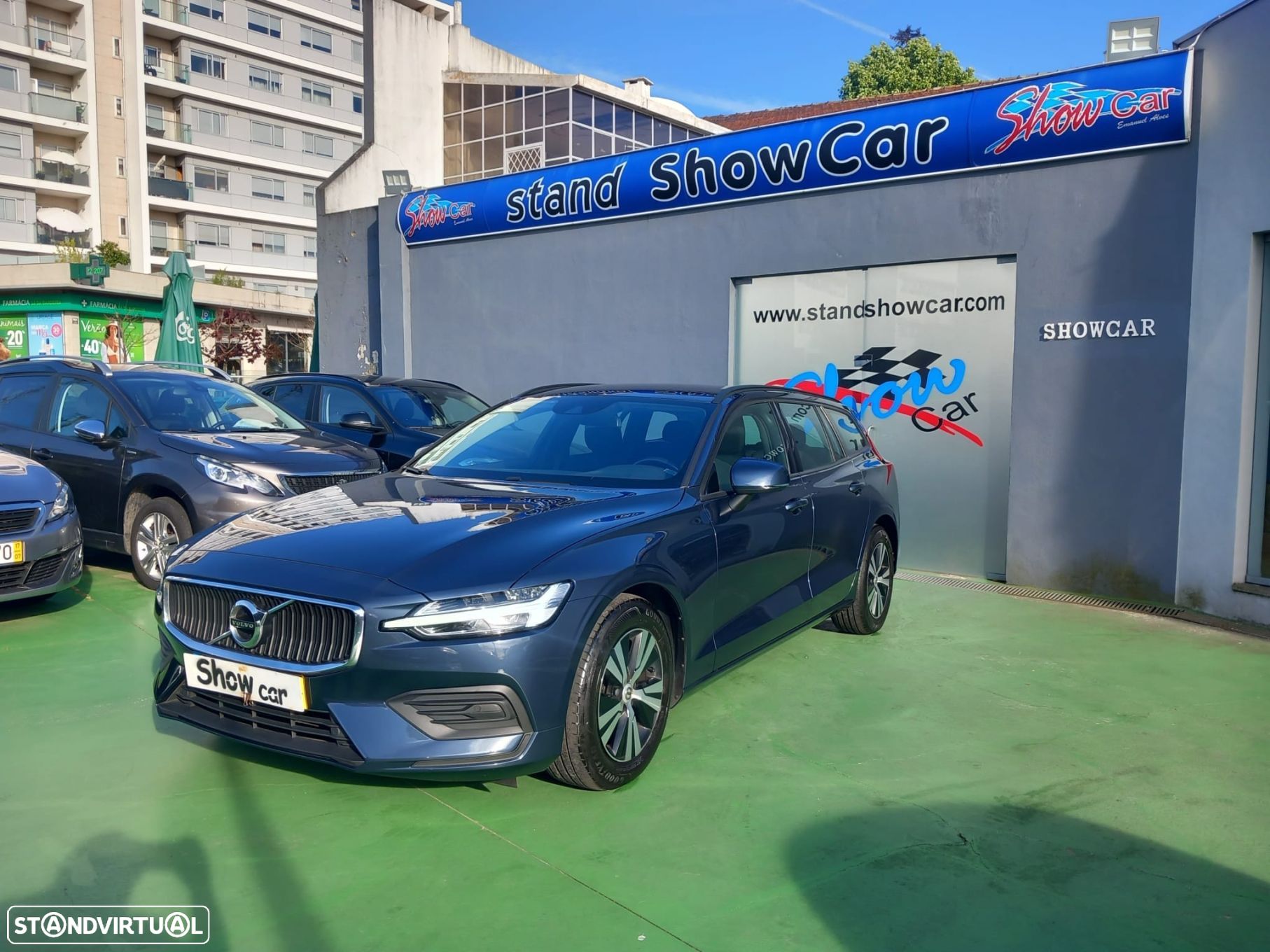 Volvo V60 2.0 D3 Momentum Geartronic - 1