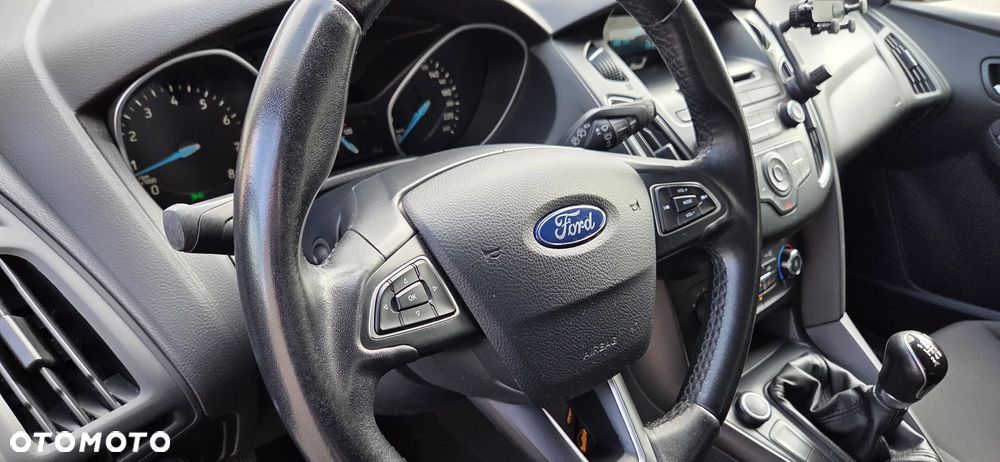 Ford Focus 1.0 EcoBoost 99g Trend - 32