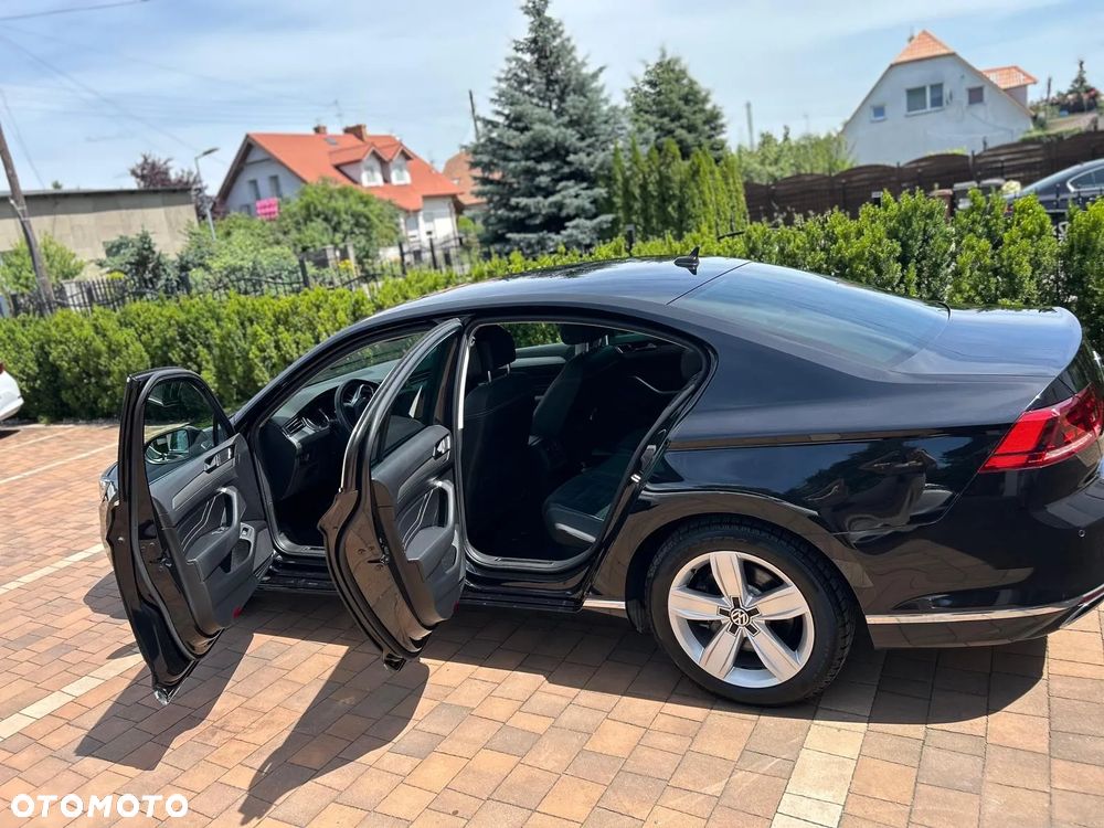 Volkswagen Passat - 11