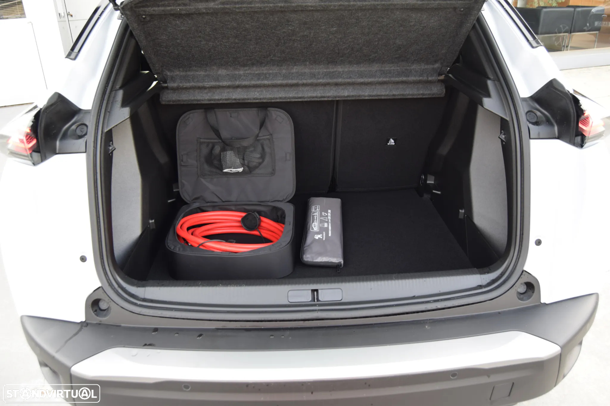 Peugeot e-2008 54 kWh Active - 11
