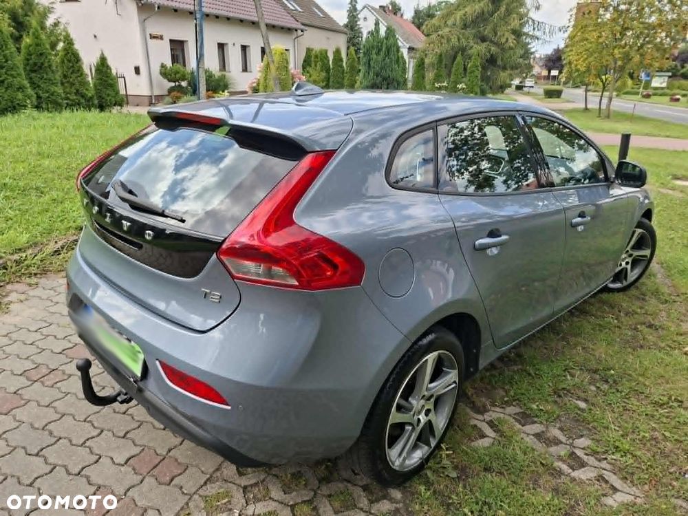Volvo V40 T2 Momentum - 23