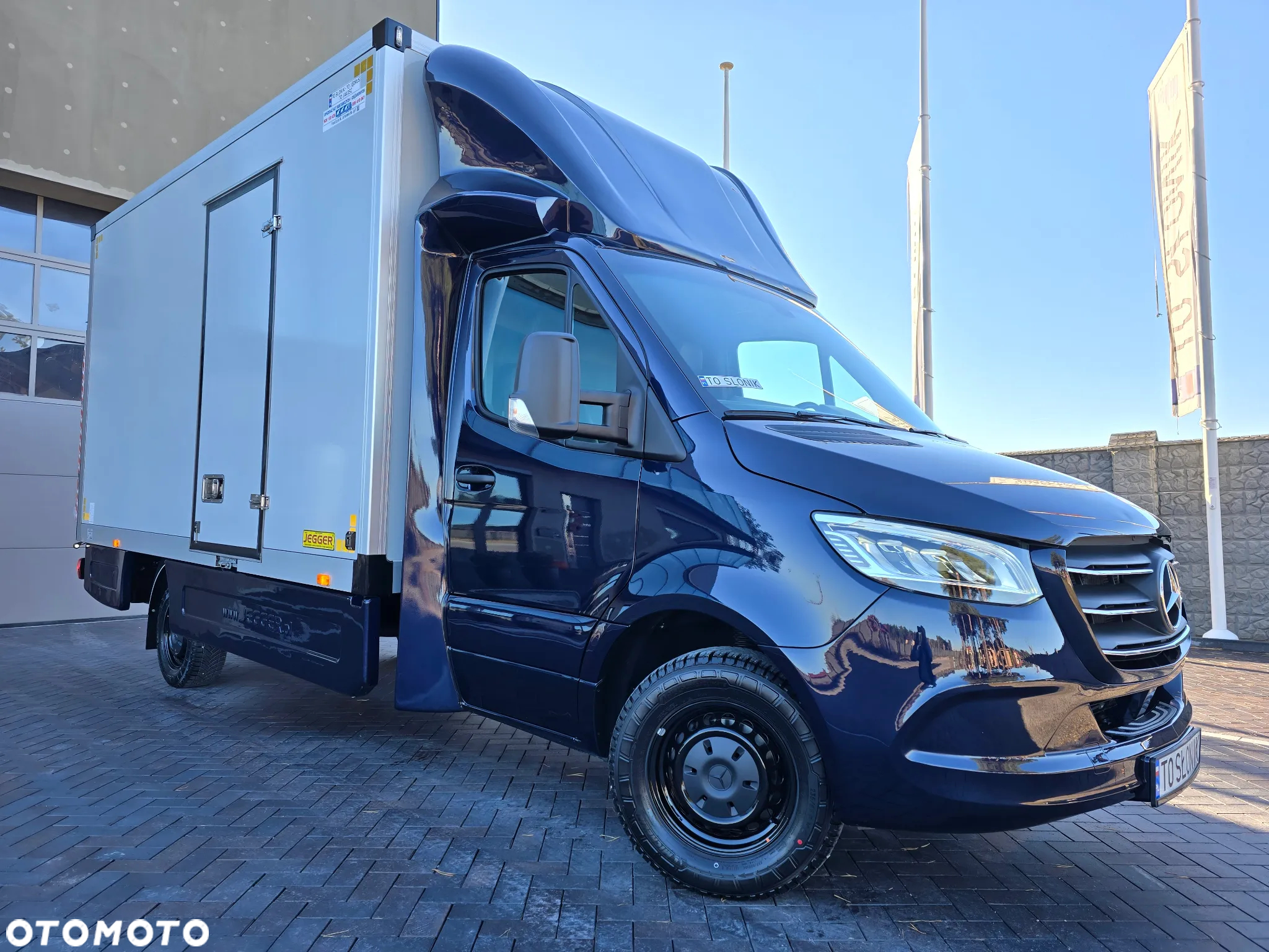 Mercedes-Benz SPRINTER 319 3.0 CDI KONTENER 4,28cmDługi 2,29cmSzero 2,24cmWysok + WINDA 750Kg 42Tyś km SERWIS DO OSTATNIEGO Km ASO MERCEDES-BENZ SALON PL STAN NOWY NOWY NOWY FABRYCZNA GWARANCJA - 6