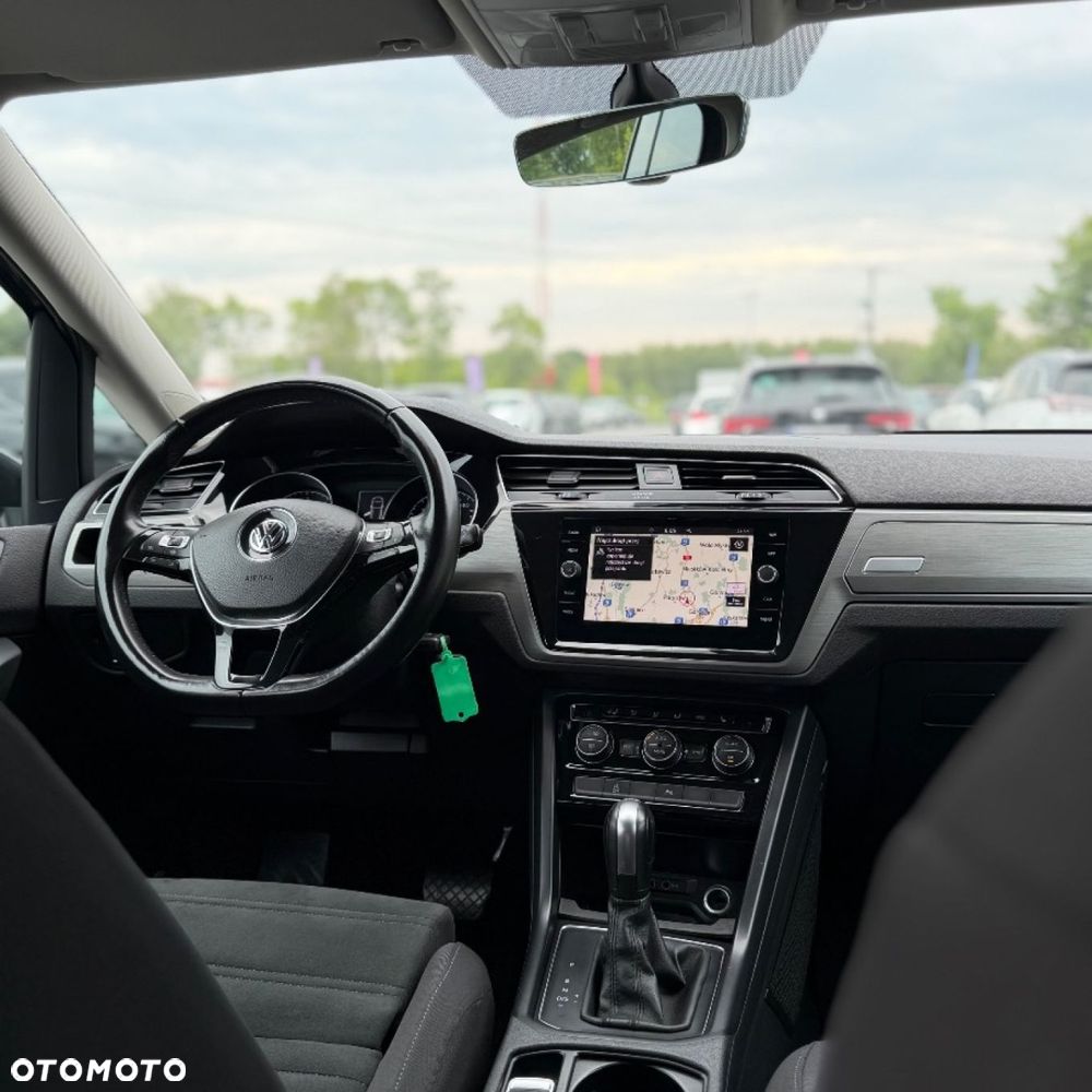 Volkswagen Touran - 22
