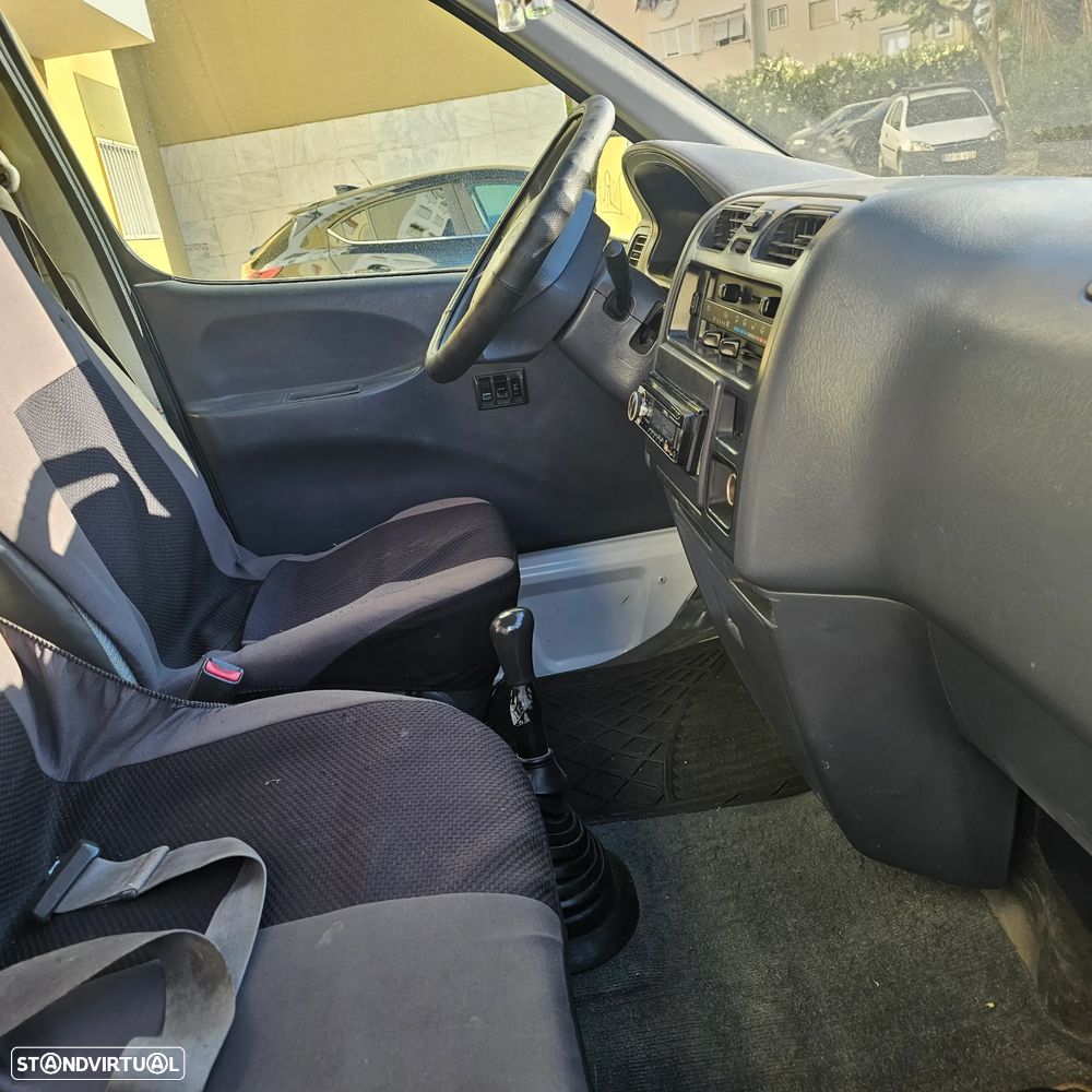 Toyota HIACE - 11