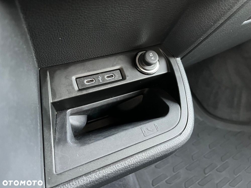 Volkswagen Multivan - 31