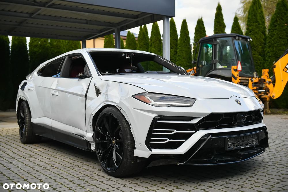 Lamborghini Urus Standard - 3