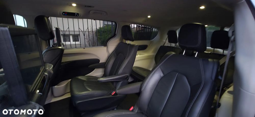 Chrysler Pacifica - 33