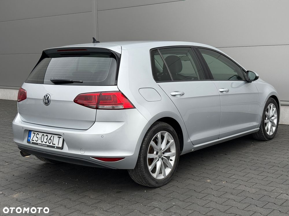 Volkswagen Golf - 6