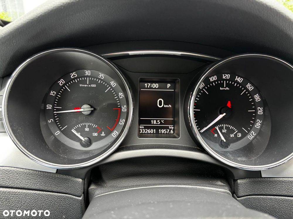 Skoda Superb 2.0 TDI Family DSG - 3