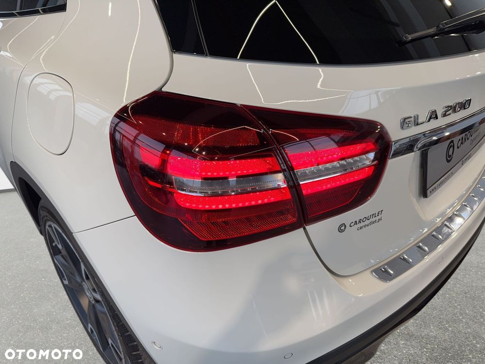 Mercedes-Benz GLA - 12