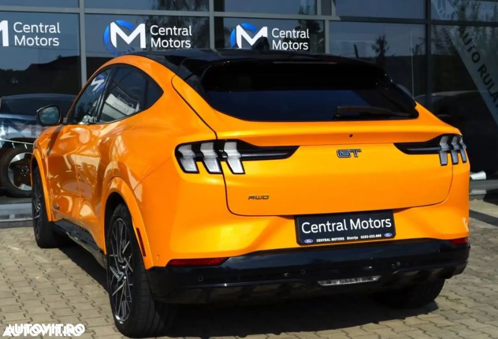 Ford Mustang Mach-E - 5