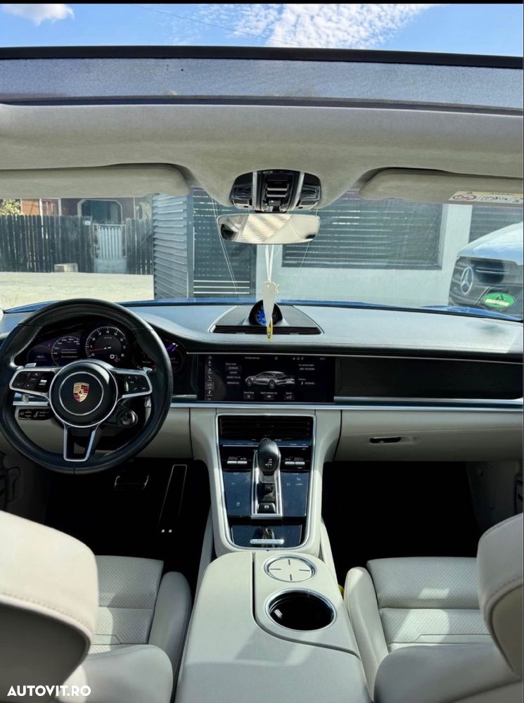 Porsche Panamera - 12