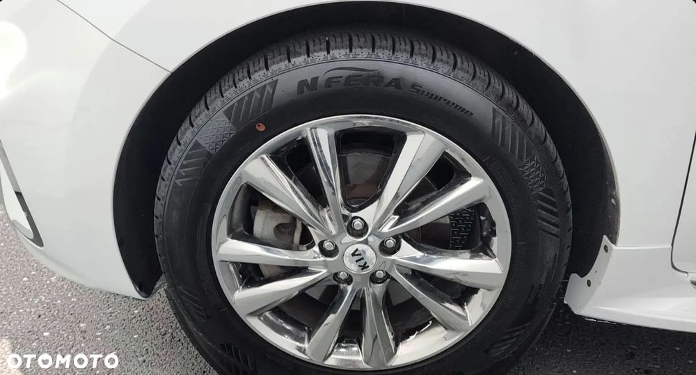 Kia Carnival - 16