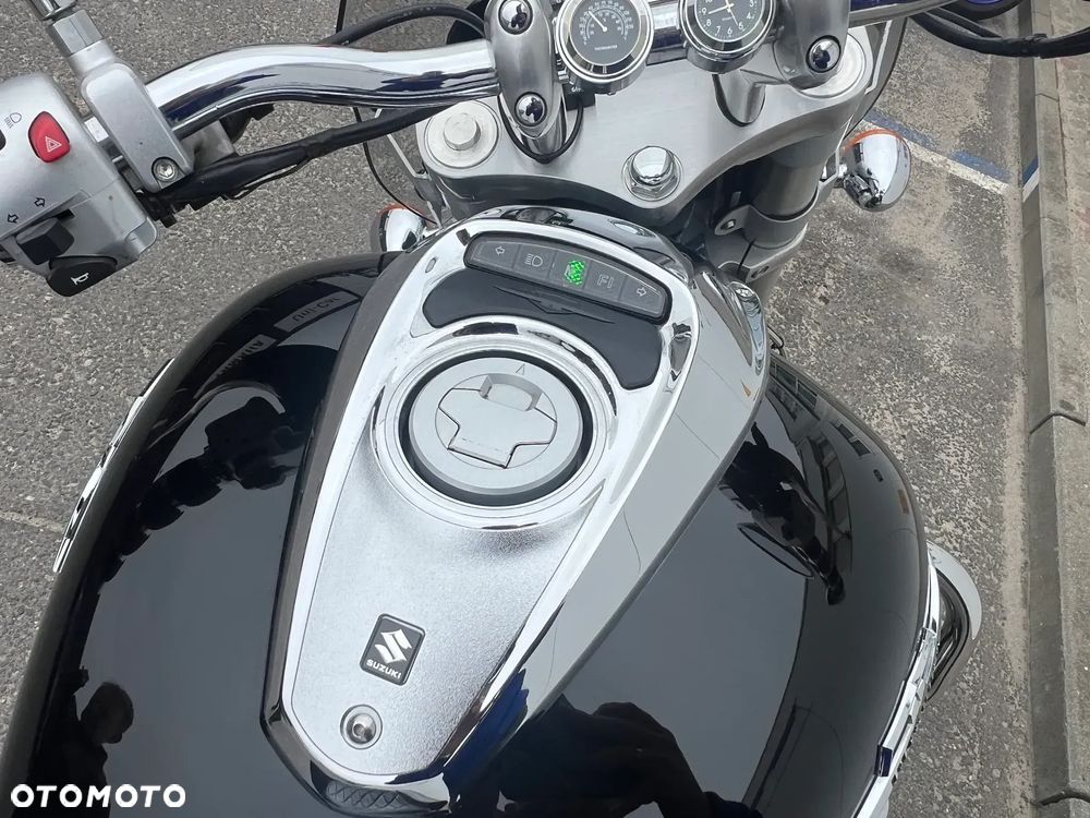 Suzuki Intruder - 16