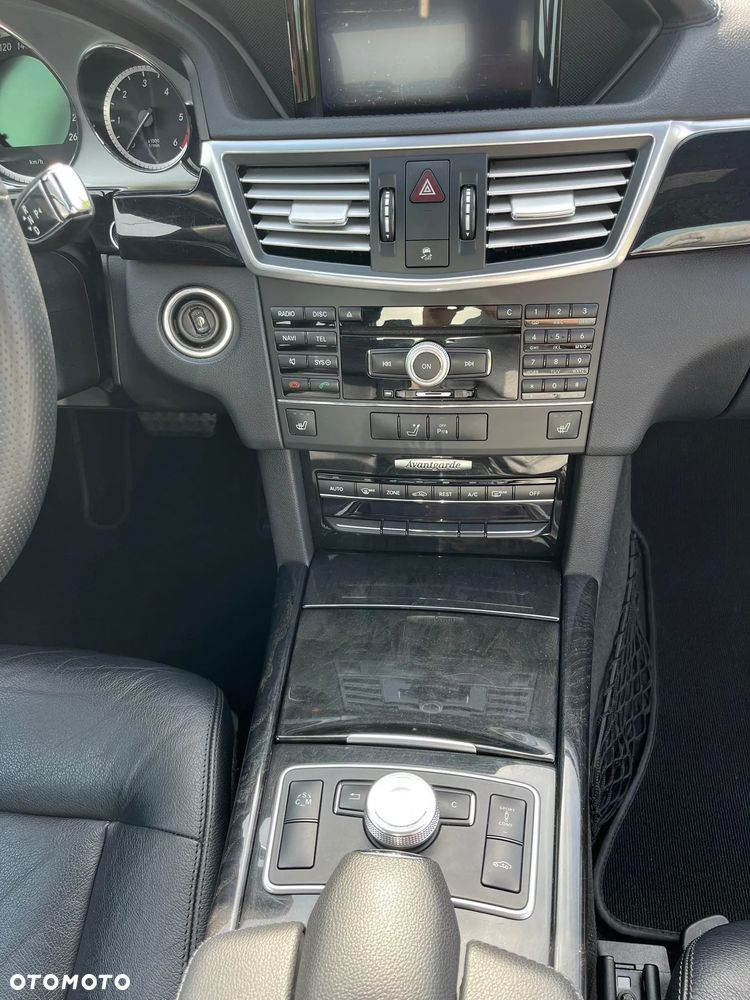 Mercedes-Benz Klasa E 300 CDI DPF BlueEFFICIENCY 7G-TRONIC Avantgarde - 21
