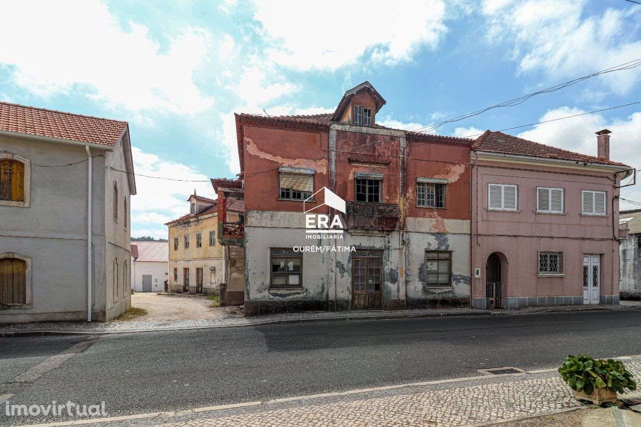 Moradia T6 localizada em Caxarias, Ourém - Grande imagem: 4/32