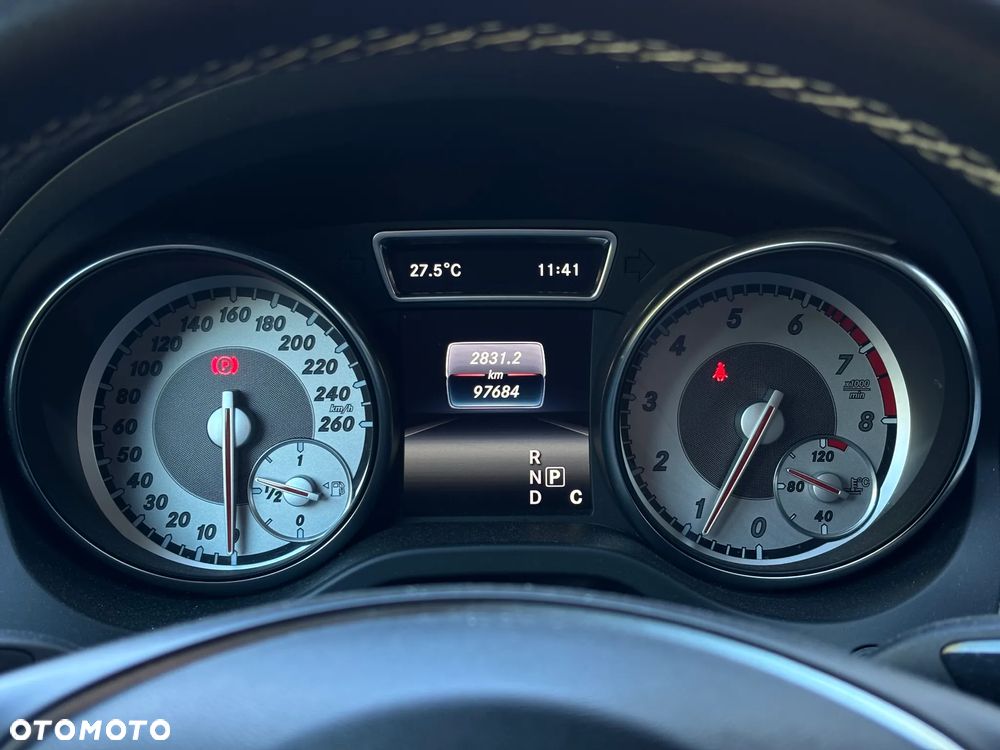 Mercedes-Benz GLA 200 7G-DCT Urban - 32