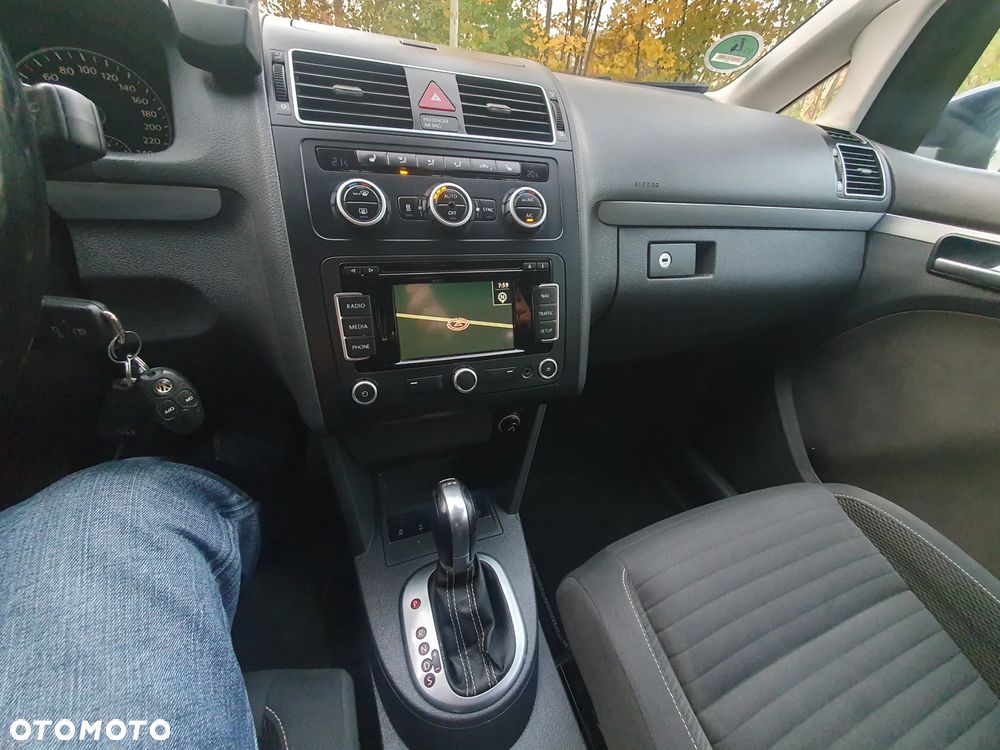 Volkswagen Touran 2.0 TDI DPF BlueMotion Technology DSG Comfortline - 19