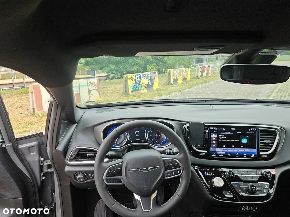 Chrysler Pacifica - 17