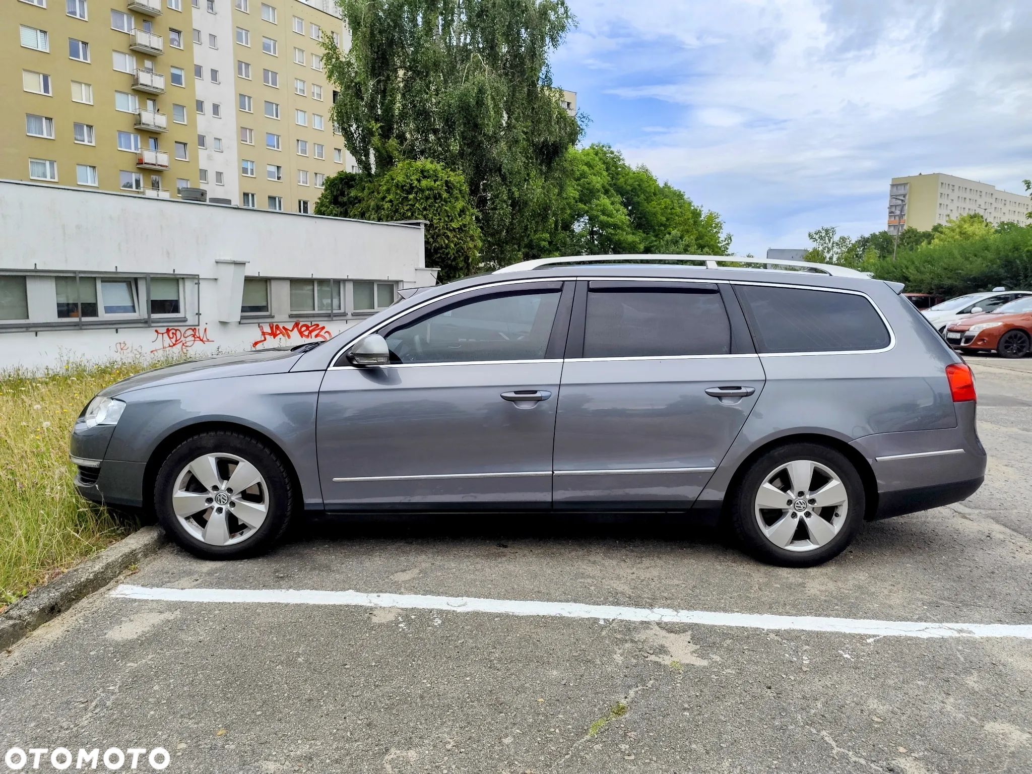 Volkswagen Passat - 1