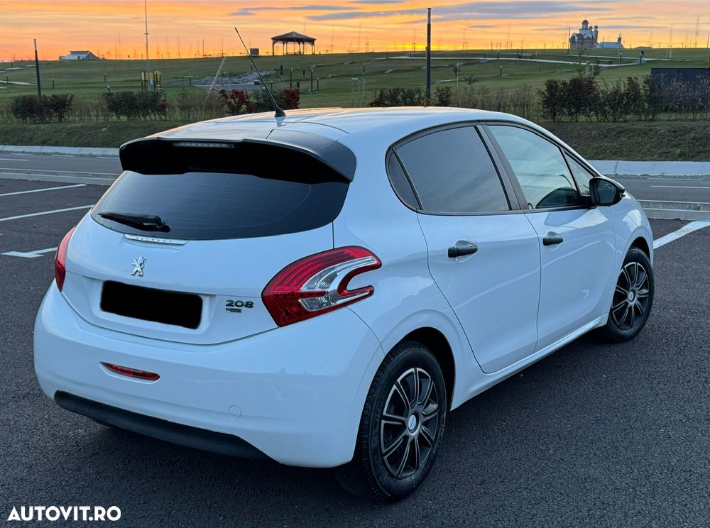 Peugeot 208 - 4