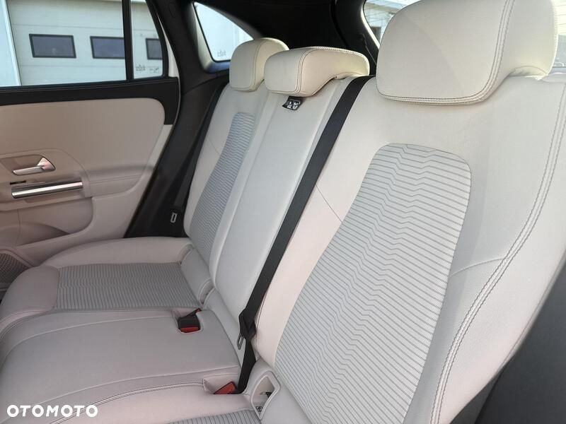 Mercedes-Benz GLA 200 Style - 20