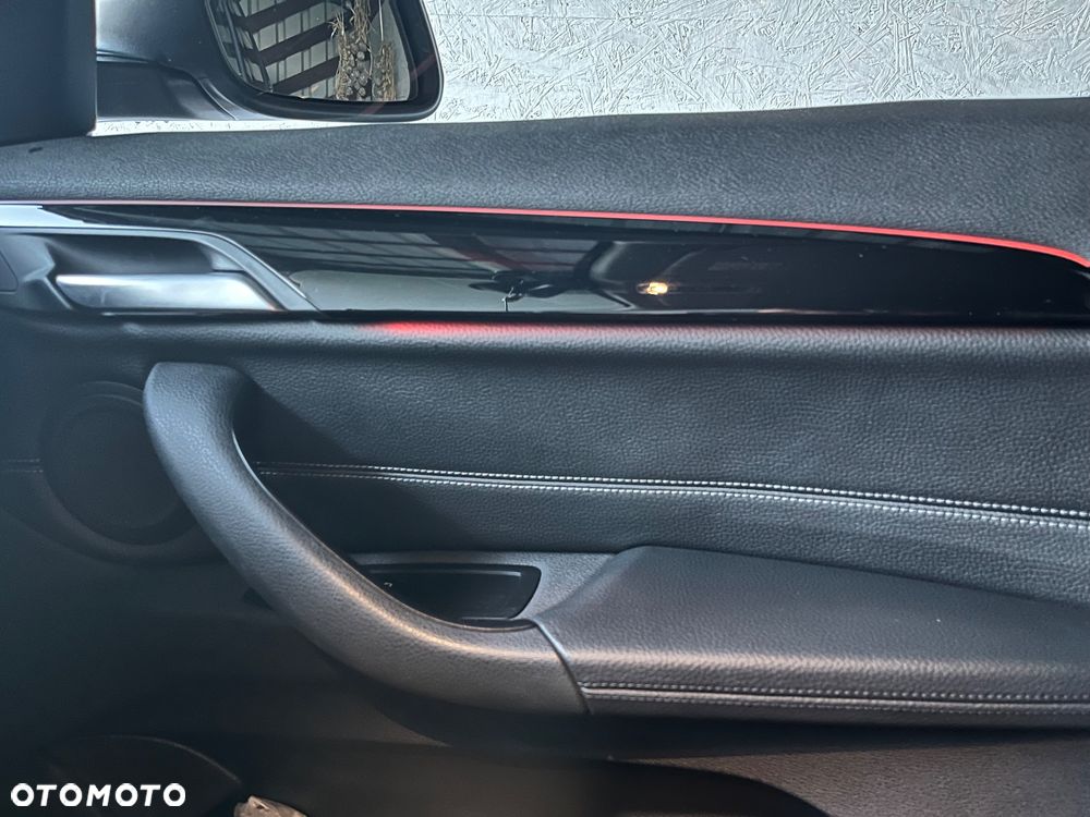 BMW X1 sDrive18i - 18