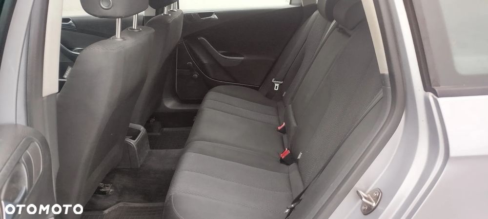 Volkswagen Passat - 10