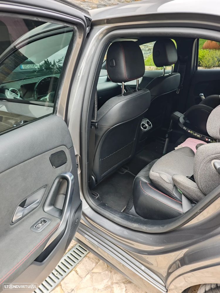 Mercedes-Benz A 200 Limousine AMG Line - 12