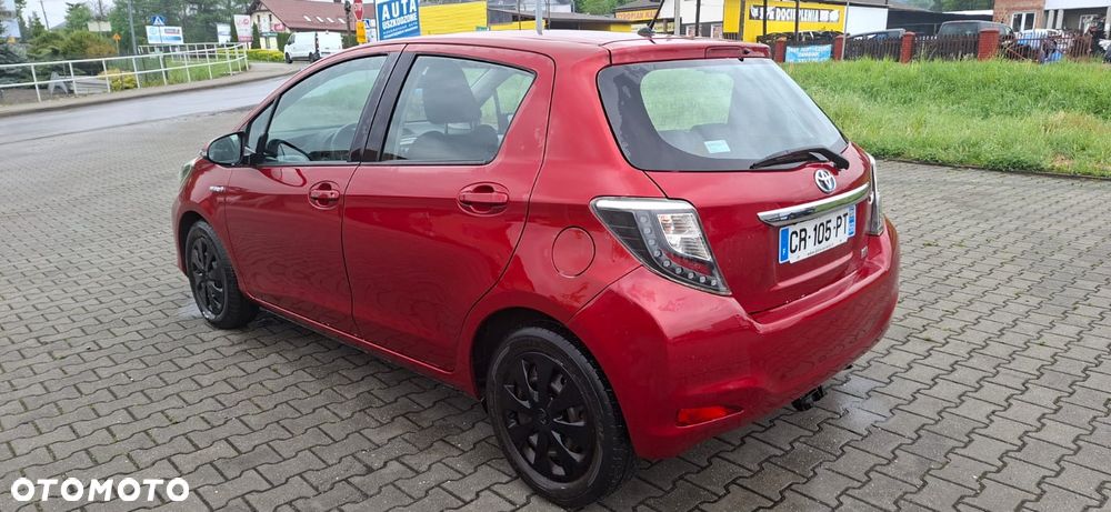 Toyota Yaris Hybrid 100 Dynamic - 3