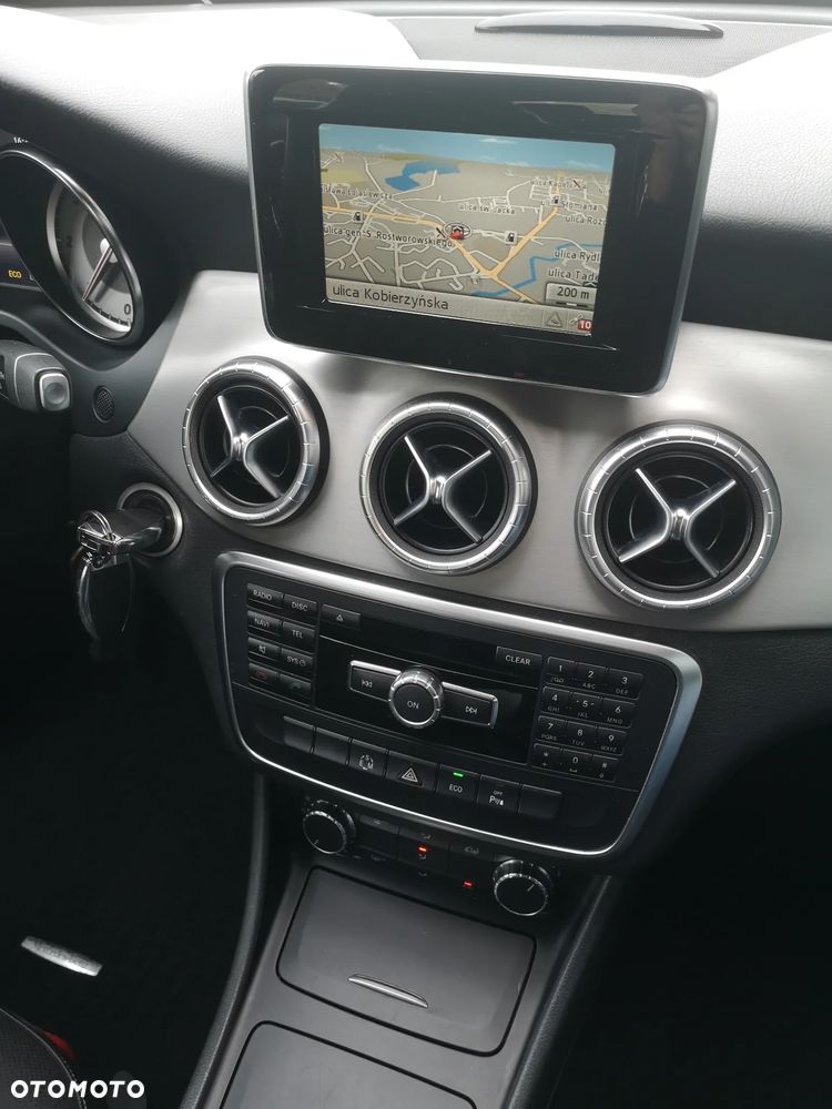 Mercedes-Benz CLA 180 d 7G-DCT Urban - 16
