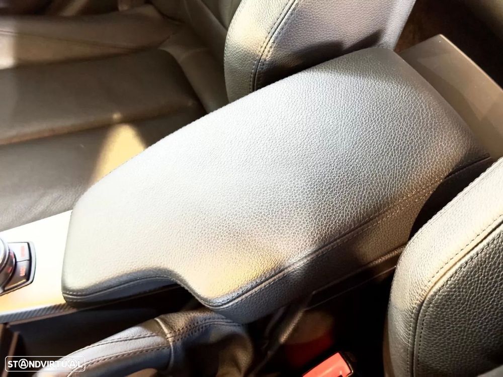 BMW 320 d Touring Aut. Efficient Dynamics Edition Sport Line - 32