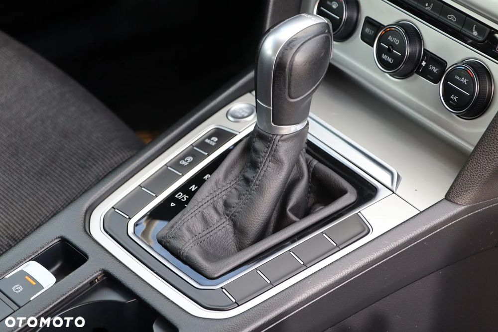 Volkswagen Passat Variant ver-variant-2-0-tdi-scr-dsg-comfortline - 33