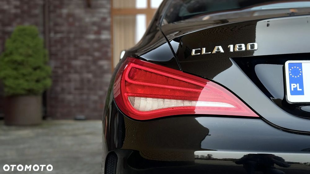 Mercedes-Benz CLA 180 7G-DCT AMG Line - 22
