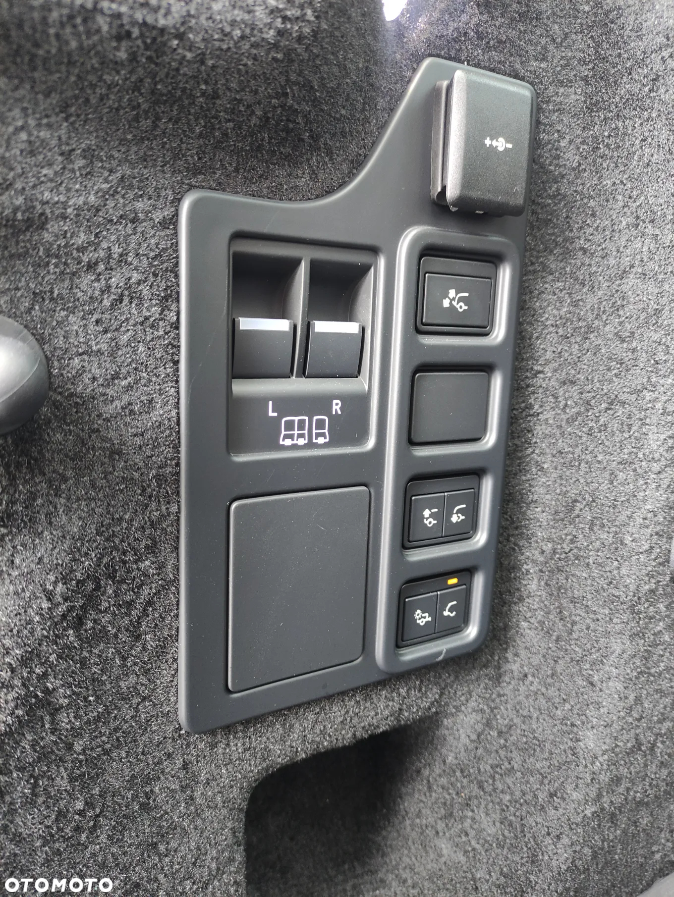 Land Rover Discovery - 24