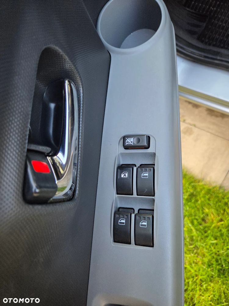 Daihatsu Sirion - 11