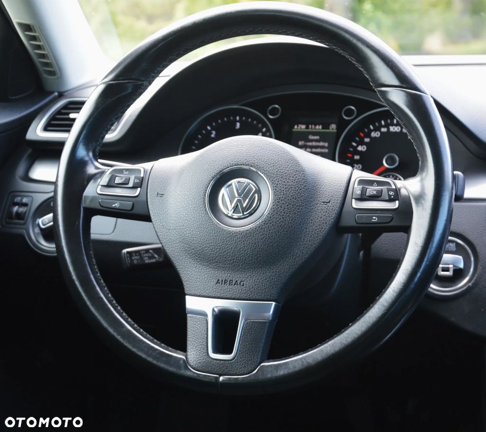 Volkswagen Passat - 25