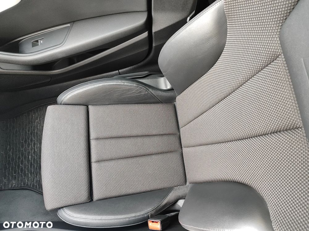 Audi A4 Avant 2.0 TDI ultra S tronic design - 17