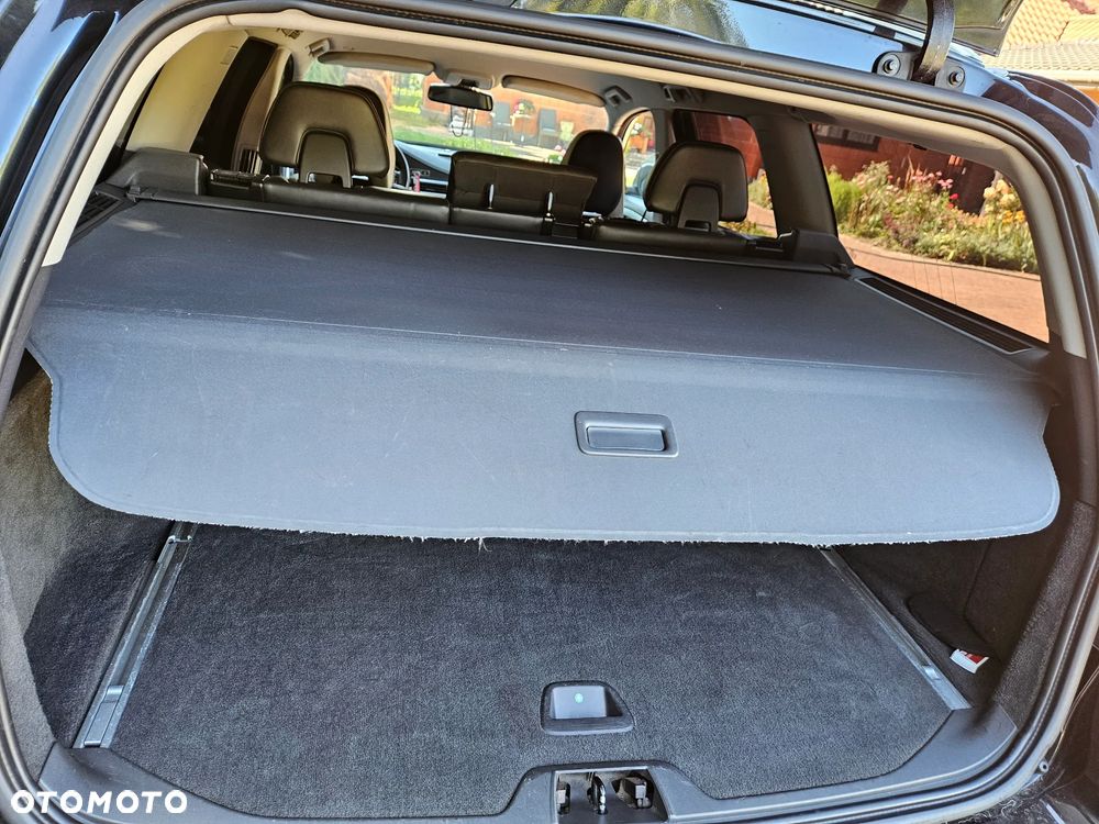 Volvo V70 2.0T R-Design - 12