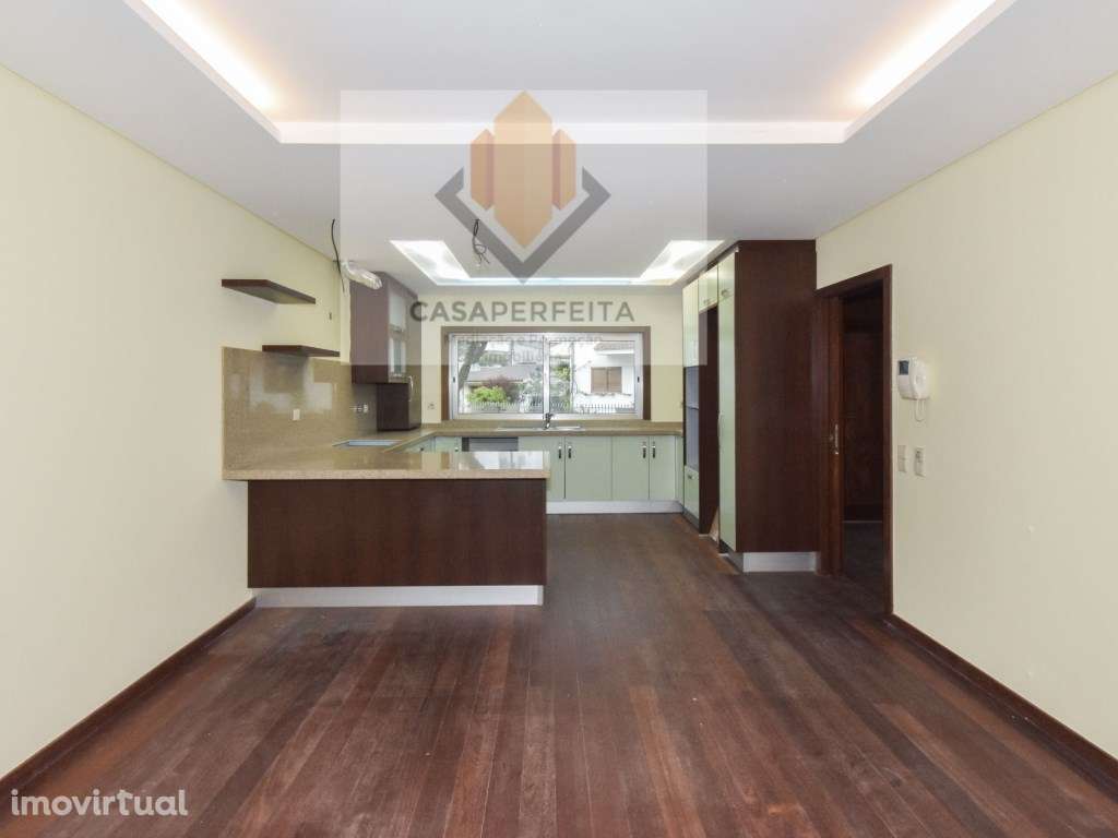 Espetacular Moradia V4 com bons acabamentos e boas áreas - próxima ... - Grande imagem: 3/37