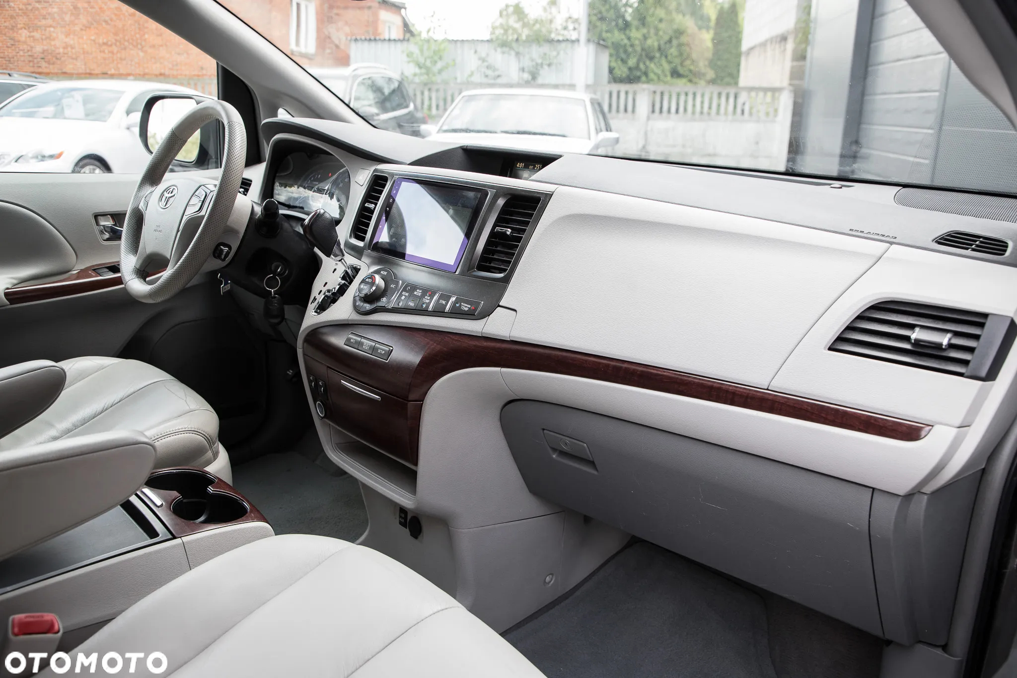Toyota Sienna 3.5 V6 XLE AWD - 29