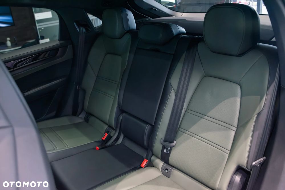 Porsche Cayenne E-Hybrid PHEV Black Edition - 29