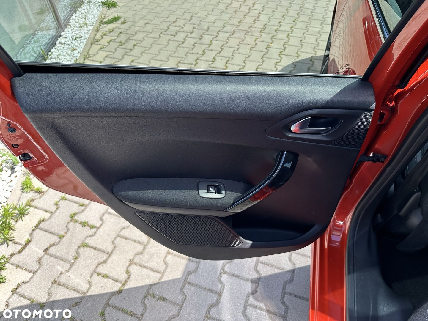 Peugeot 208 - 18