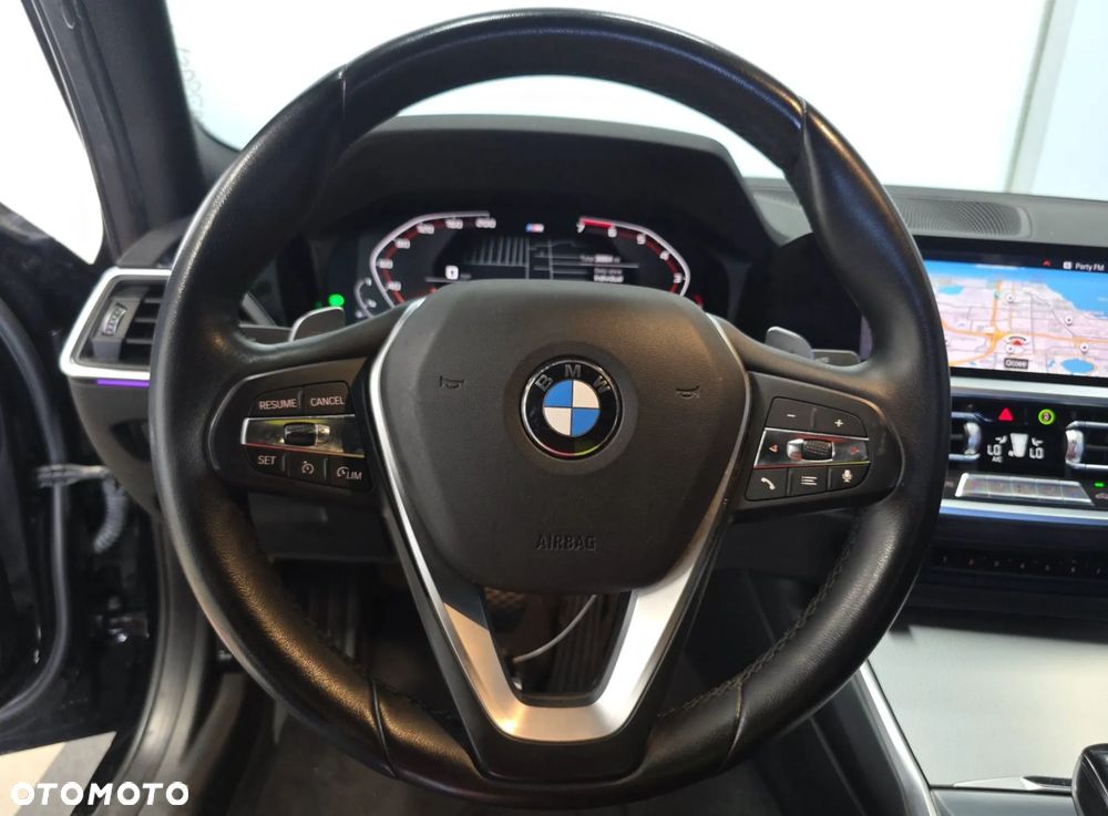 BMW Seria 3 330i M Sport - 10
