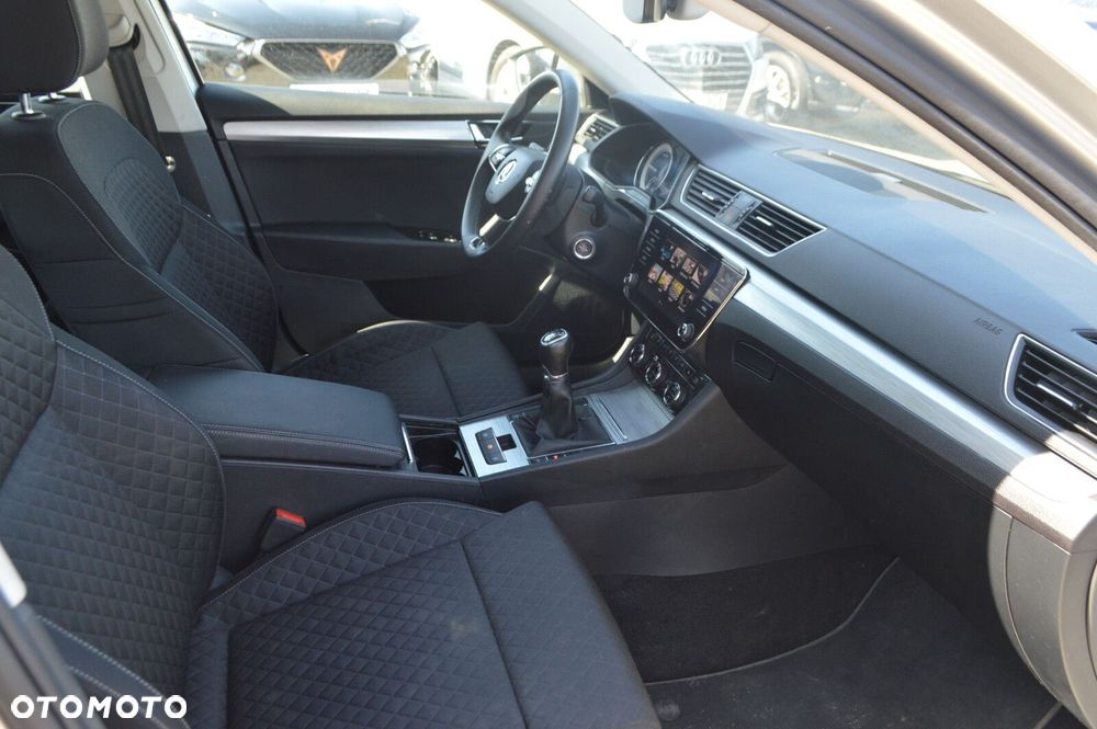 Skoda Superb 2.0 TDI SCR Ambition - 25